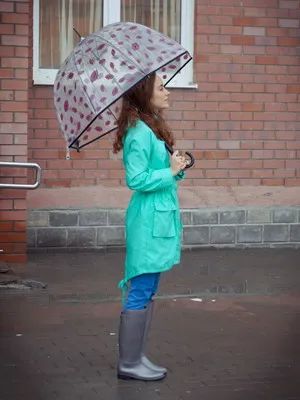 Какво обувки да се носят обувки, които отговарят наметало, за да прикрие, гумени ботуши