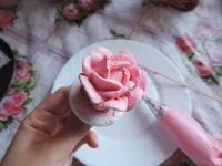 Как да се украсяват торта със сметана
