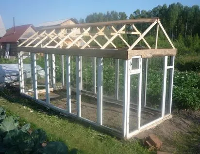 Greenhouse от стария дограма в страната