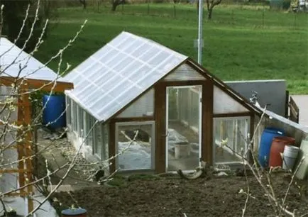 Greenhouse от стария дограма в страната