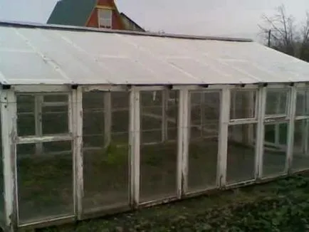 Greenhouse от стария дограма в страната