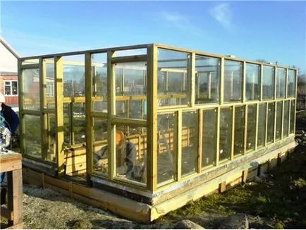 Greenhouse от стария дограма в страната
