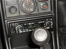 Любителите на монтаж и свързване на радио в ВАЗ-2107 в редовна място на конзолата, клуб класика