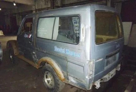 Уникалната SUV с ръцете си