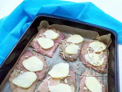 Какво можете да направите от картофи и месо - пържоли с картофи на фурна
