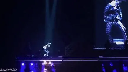 Какво се случи този път с гардероб Taemin по време на речта си
