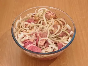 Как да се маринова шишчета от свинско месо бързо, вкусно и добре