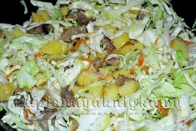 Зеле с месо и картофи