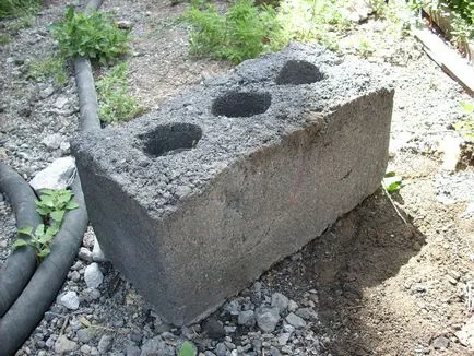 Производство на машини и бетонни блокове с ръце, самостоятелно направени строителни машини и стена