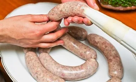 Домашна наденица в дома, за да се направи най-вкусните рецептата