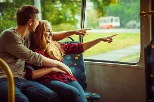 Колко лесно е да се запознае с момичето на автобус, метро или автобус