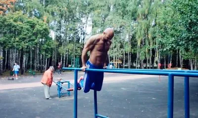 Как да се изгради раменете на висилка и успоредка упражняване