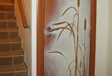 Как да подобрите стария интериор врата със собствените си ръце, без да променя снимката и пастата върху дърво, тапети