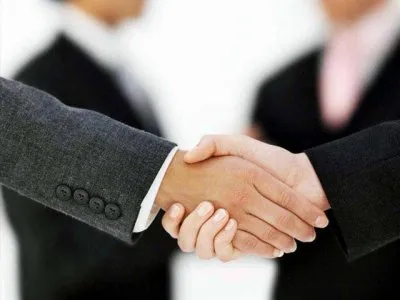 Как да продават стоките по време на интервюто - химикалка, молив, охладител, самозалепваща се лента, телефон, пясъка в пустинята, видео