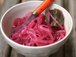 Лукът мариновани в оцет
