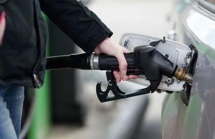 Как да попълните колата на бензиностанция
