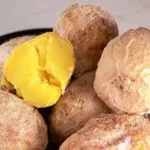 Картофи на огъня - обичайните, във вид на фолио с бекон (месо)