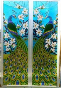 Красиви рисунки върху стъкло, изграждане на къщата си!