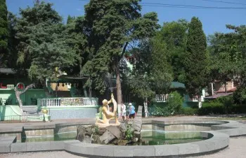 Крим - на полуостров, плискаше от две морета