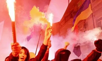 Разликите в лявата и дясната страна и приликите в идеология
