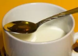 Мляко с мед през нощта