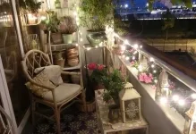 Осъществяване на балкона на цветя и дизайн, стойка ampelnye украсяват красиви растения, снимки и