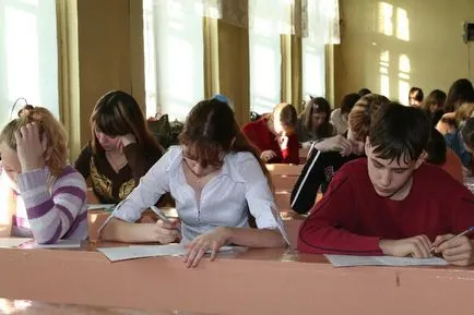 За разлика от колежа и техническо училище