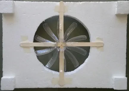 Notebook Stand с охлаждане със собствените си ръце