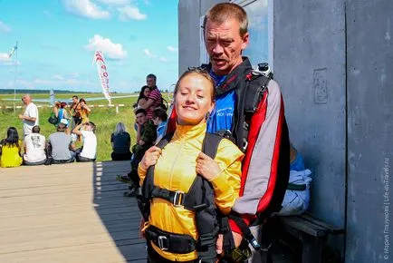 Скок с парашут в тандем с инструктор, в височина от 4000 метра