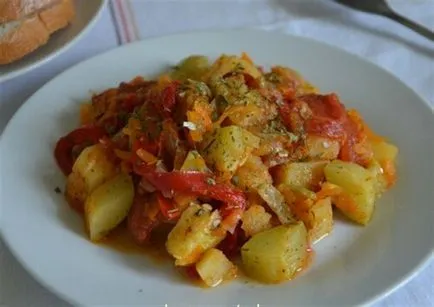 Рецепта вкусна растителни рагу с тиквички и картофи