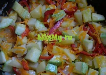 Рецепта вкусна растителни рагу с тиквички и картофи