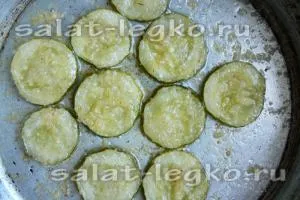 Салата от пържени краставици на корейски