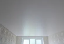 Сатен тавани плюсовете и минусите на снимка лъскава черна мед, ревюта, сатен или матов разлика