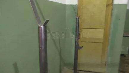 Рецепцията на пръта с ръцете си (горе) Рецепцията на пръта с ръцете си
