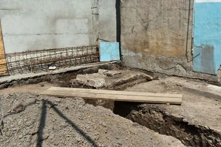 В изкопа за основите със собствените си ръце, без багер
