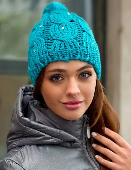 Научете се да плета шапка с пискюл фантазия