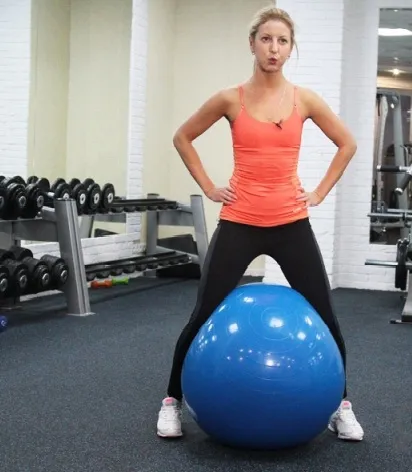 Упражняване на Fitball за отслабване, включително областта на корема, ползите от обучение видео