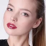 Модели, управлявани от грим училище Wanted