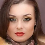 Модели, управлявани от грим училище Wanted