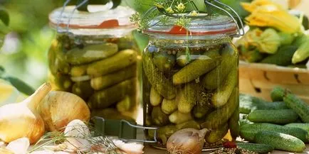 Осоляване краставица студен метод в кутии или бъчви, с горчица