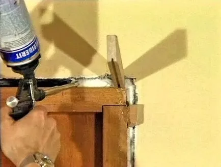 Стъпка по стъпка инсталиране на вратата на банята с ръцете си за няколко часа