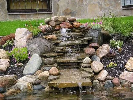 Alpine пързалка с водопад в лятната вила (слайд) Alpine градина с водопад в лятната вила