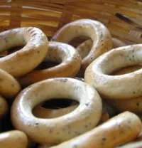 Поничка дупка, и от него