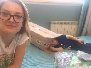 Детски дрехи как да се спаси при закупуване - жена и ден