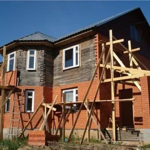 Както oblitsevat тухла дървена къща с ръцете си