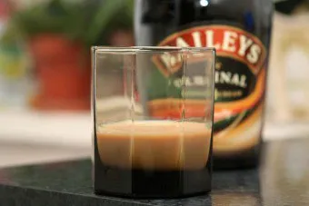 Как се кандидатства и напитки Baileys ликьорните правилно
