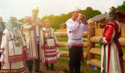 Как ухажване на булката, или как правилно да ухажва (вдясно) Как ухажване на булката, или как правилно да ухажва