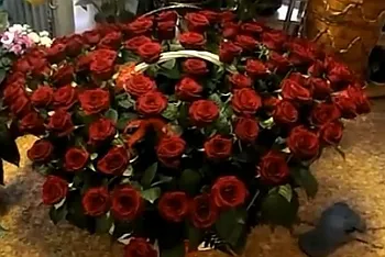 Как да си направим букет цветя в коша с ръцете си