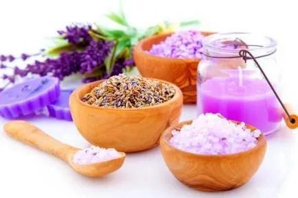 Как да си направим розова вода от листенца от рози у дома