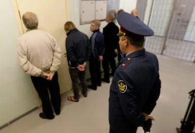 Как мога да разбера дали един човек е в затвора, както е установено в български затвор е осъден и може да бъде